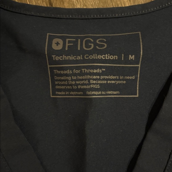 Figs 2 pocket scrub top - woman’s medium - Picture 3 of 4